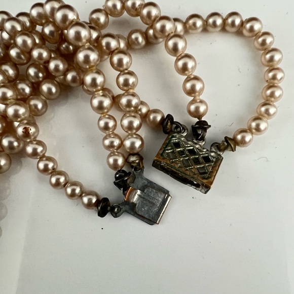 Art Deco cream color faux glass pearls necklace earrings from Simpson’s store - Picture 9 of 12